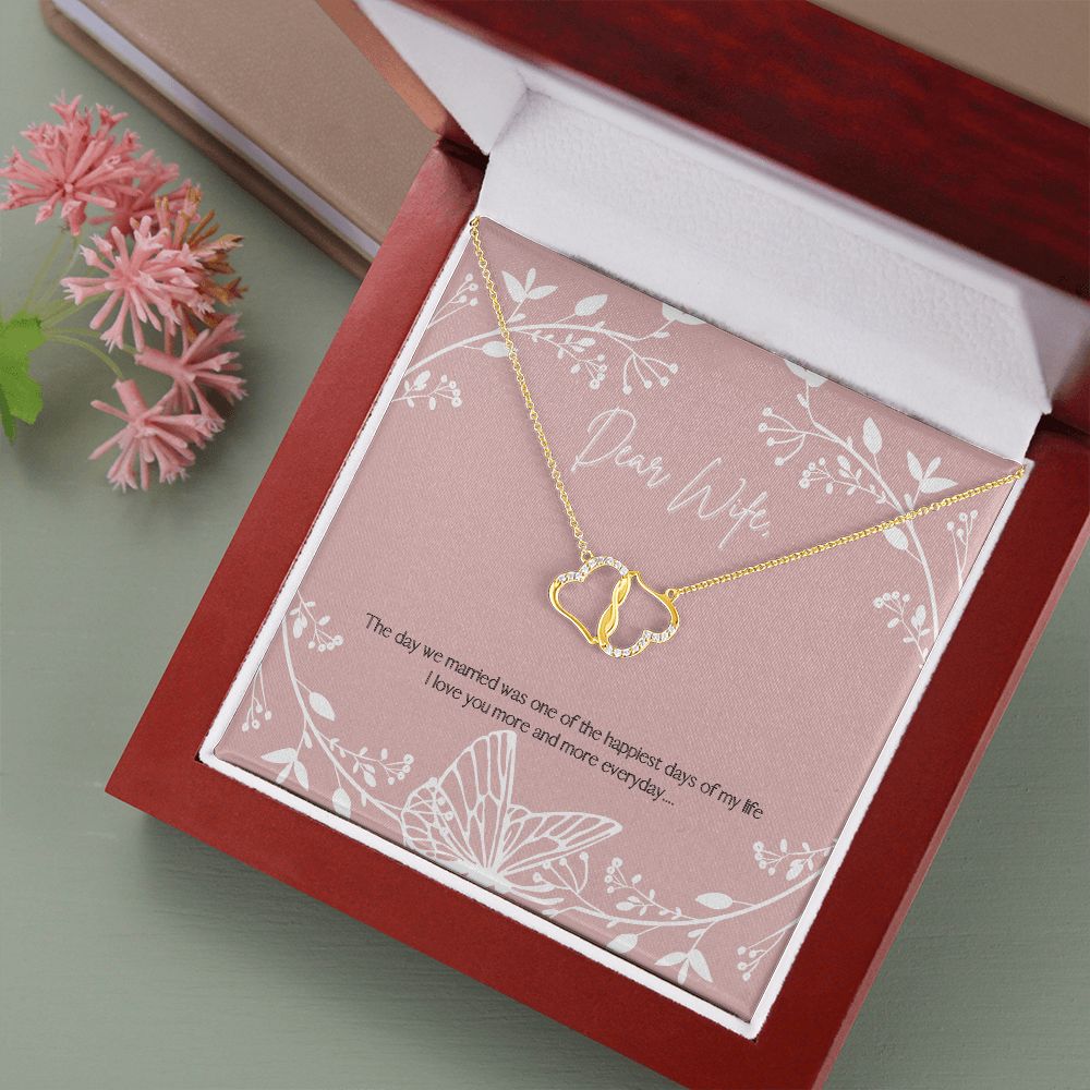 Everlasting Love Necklace Yellow Gold 10K